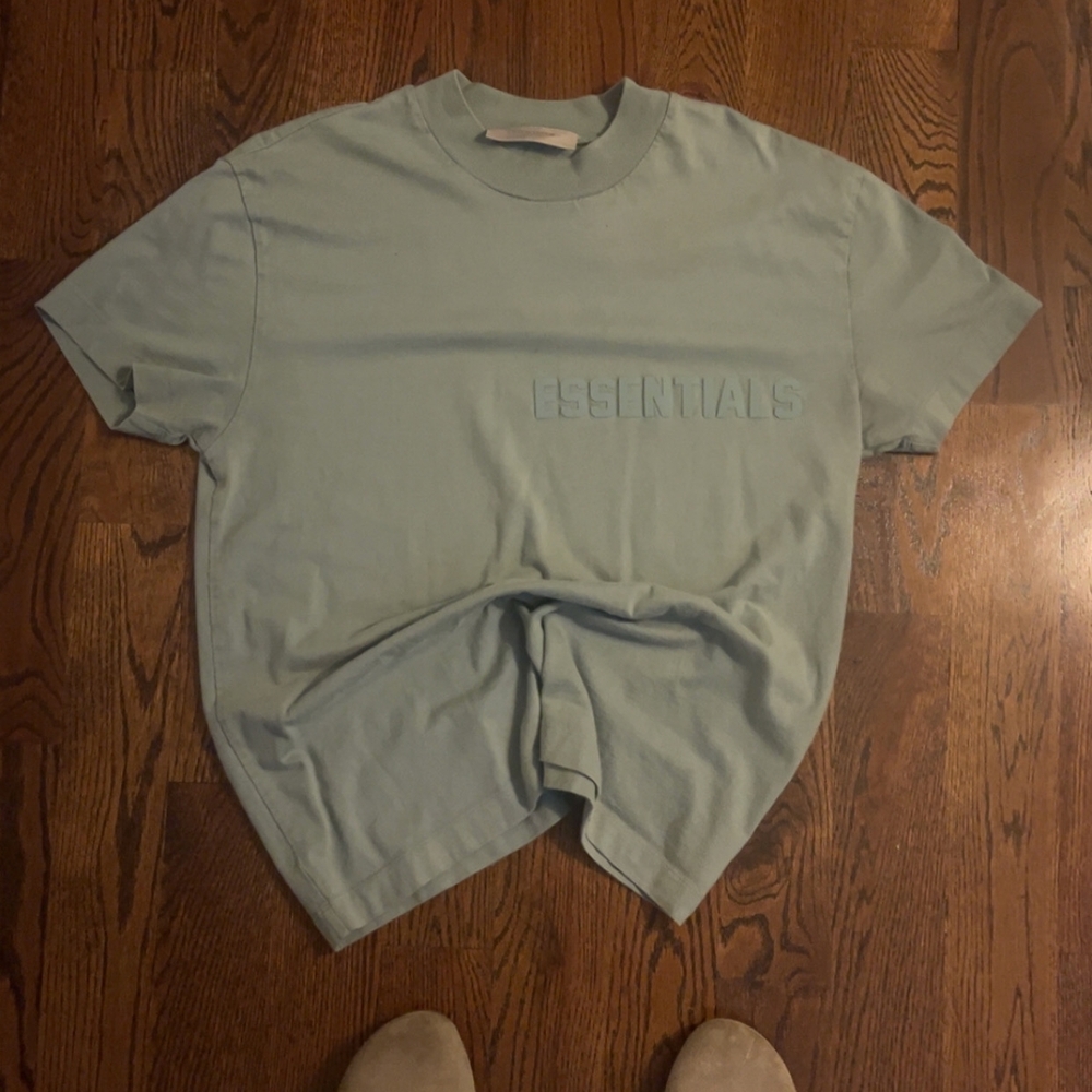 Essentials Sycamora Crewneck Tee Size Small *Fits Oversized*